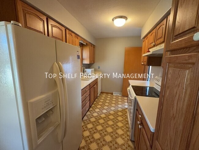 Building Photo - 2556 Grandview Ave