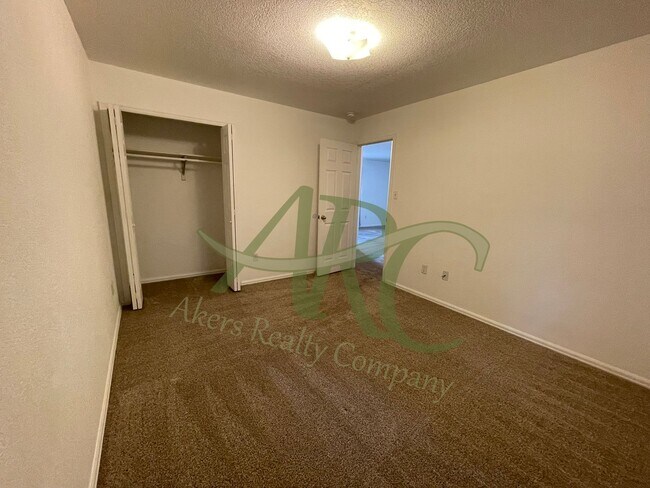 Building Photo - 2722 Poplar St