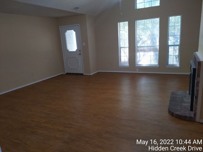 Building Photo - 1200 Hidden Creek Dr