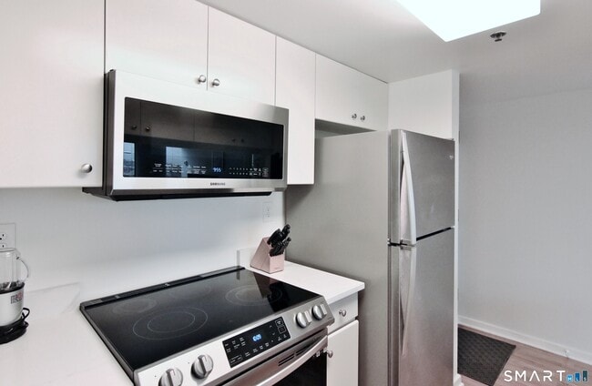 Building Photo - 127 Greyrock Pl
