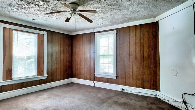 Building Photo - 707 2nd Ave