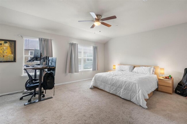 Building Photo - 516 E Slaughter Ln