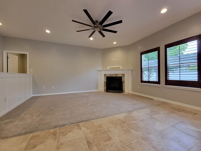 Building Photo - 8256 Imperial Oak Dr