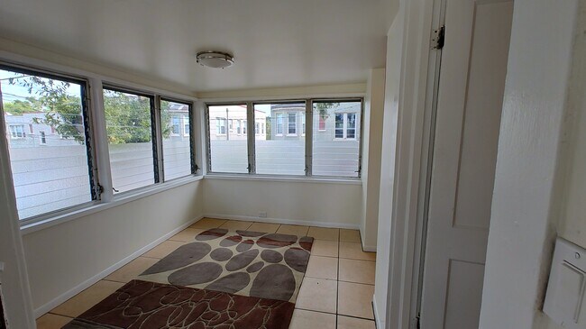 Building Photo - Royal Palm Carriage House