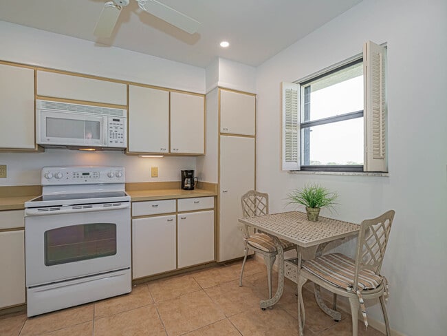 Building Photo - 3939 Ocean Dr