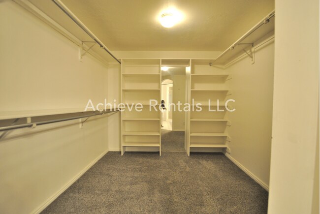 Building Photo - 587 N 1775 W