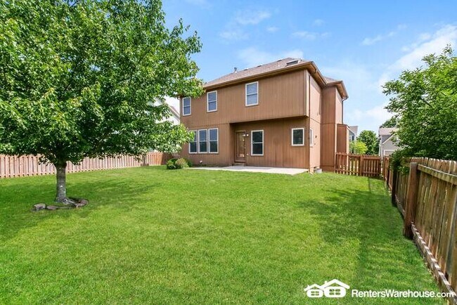 Building Photo - 4 Bed 2.5 Bath For Rent In Olathe! Availab...