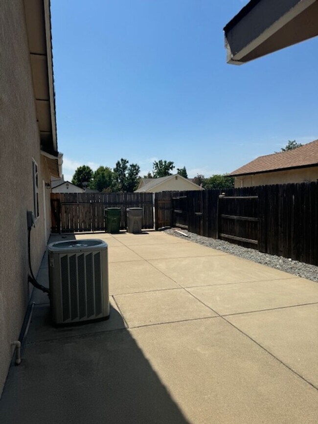 Building Photo - Enterprise Neighborhood 3 Bedroom Home with bonus room and 3 car garage- Landscaping Included!