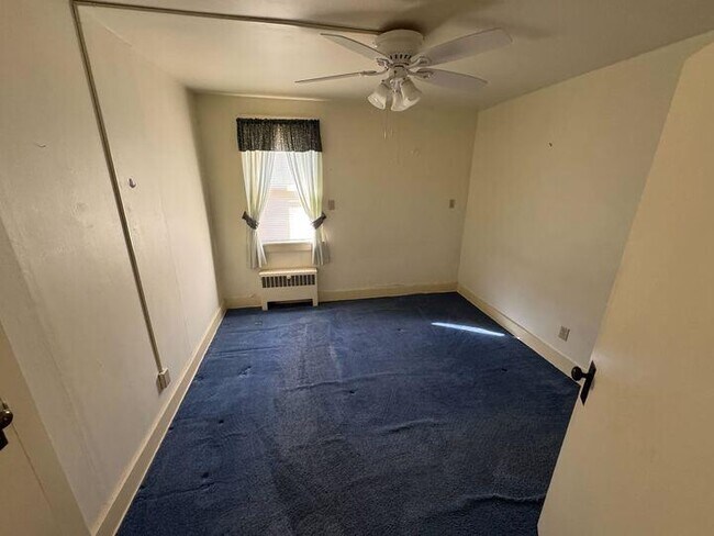 Building Photo - 212 W Pine Ave