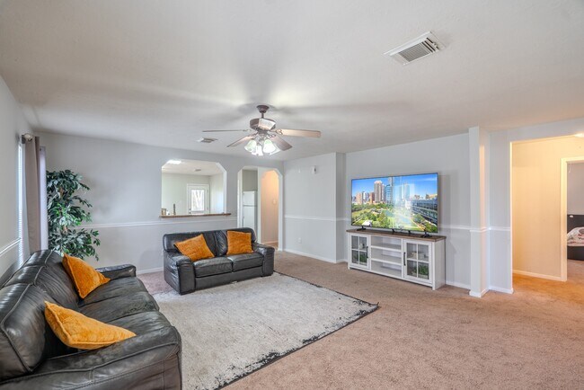 Building Photo - 914 Parsonfield Ct