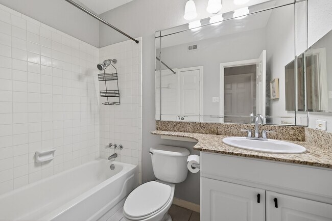 Building Photo - 4041 Drake St