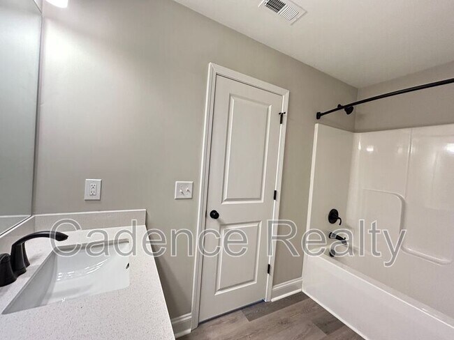 Building Photo - 1637 Grey Cliff Run