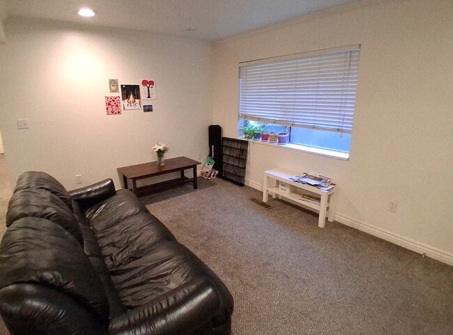 Building Photo - 1533 Riverside Ave