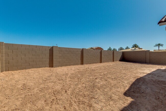 Building Photo - Seasons at Villago, Casa Grande, AZ, Beaut...