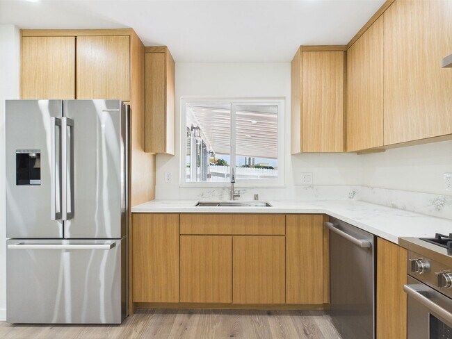 Building Photo - Modern Luxury 3x2 home in the Heart of Vista