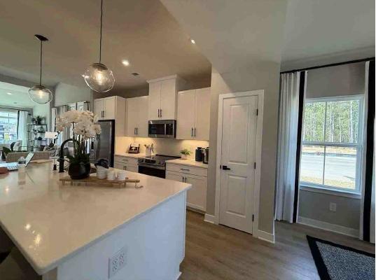 Building Photo - 28 Crown St