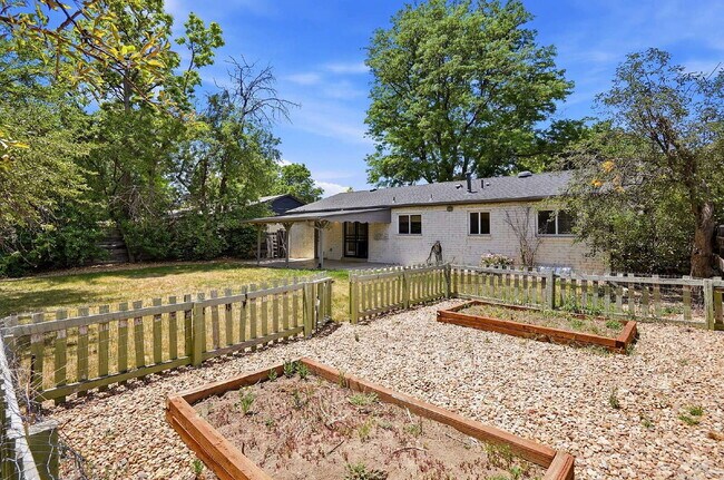 Building Photo - $2,740.95, 4 Beds - 3 Bath, Single Family Home in Denver with Washer and Dryer!