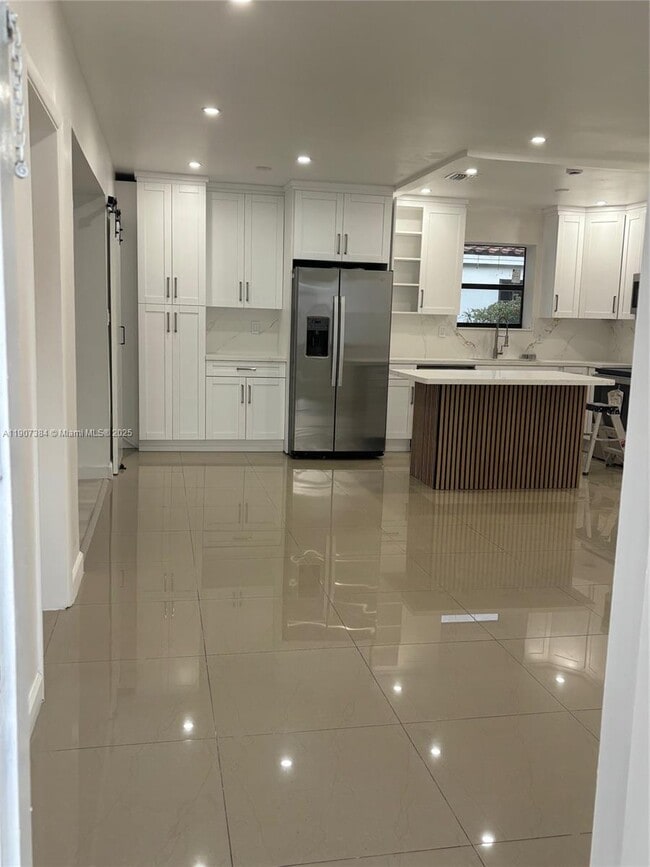 Building Photo - 631 NE 171 St