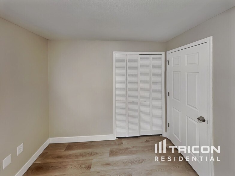 Building Photo - 13806 NE 49th St