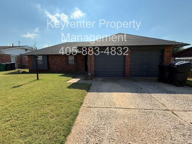 Building Photo - Massive 3BD/2BTH Home Minutes from the Highway.