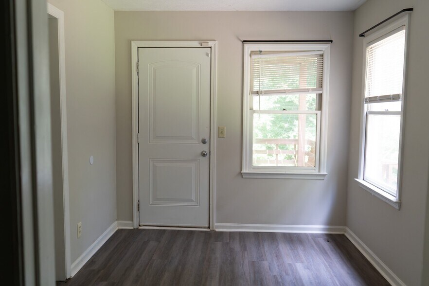 Building Photo - 6197 Trestlewood Dr