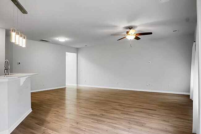 Building Photo - 210 Daniels Creek Cir