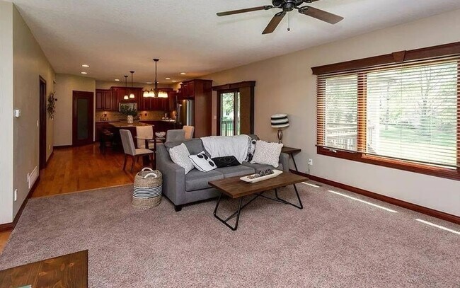 Building Photo - 8700 Wooded Point Dr