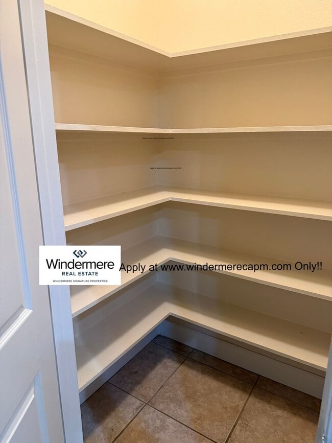 Building Photo - Welcome Home To This Well Maintained Immaculate Westlake Gated Community HOME!