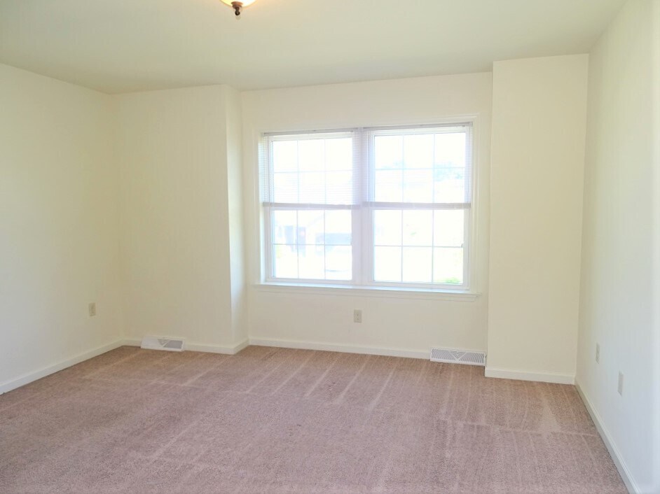 Building Photo - 312 Meadow View Dr