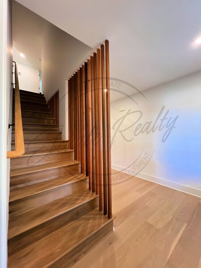 Building Photo - Modern Elegance in the Heart of Nashville ...