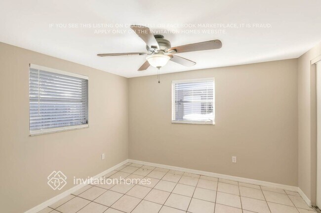 Building Photo - 10824 Oakdale Ave