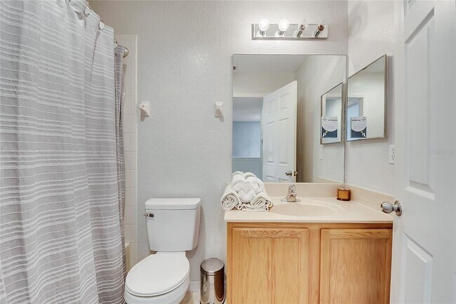 Building Photo - 2713 Bushman Dr