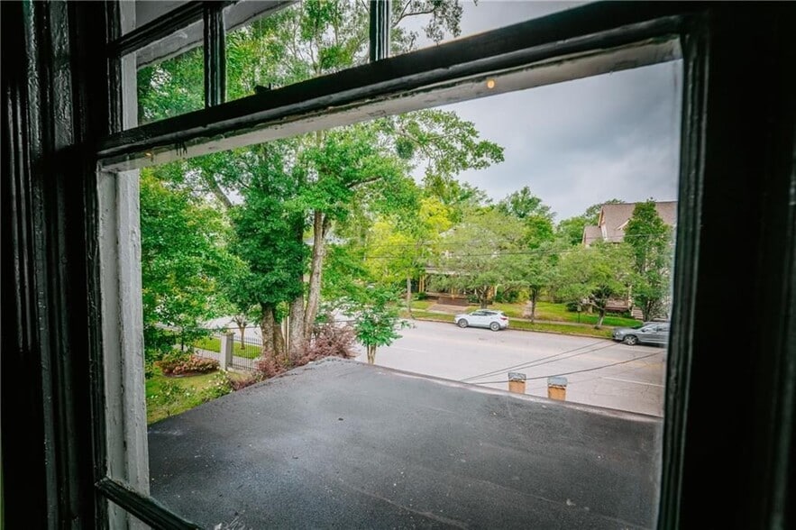 Building Photo - 207 Michigan Ave