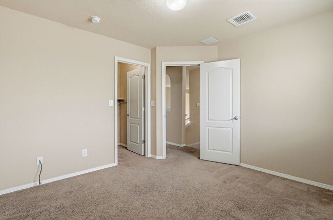 Building Photo - 2-story 3 bed 2.5 bath with loft home in Northeast El Paso
