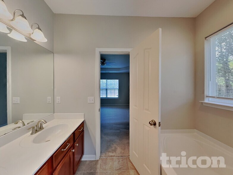 Building Photo - 4236 Glenmore Creek Dr