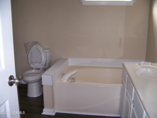 Building Photo - 105 Antler Dr