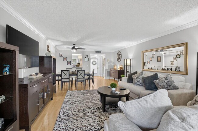 Building Photo - 6525 S Oriole Blvd