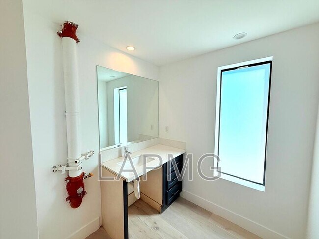 Building Photo - 3414 London St