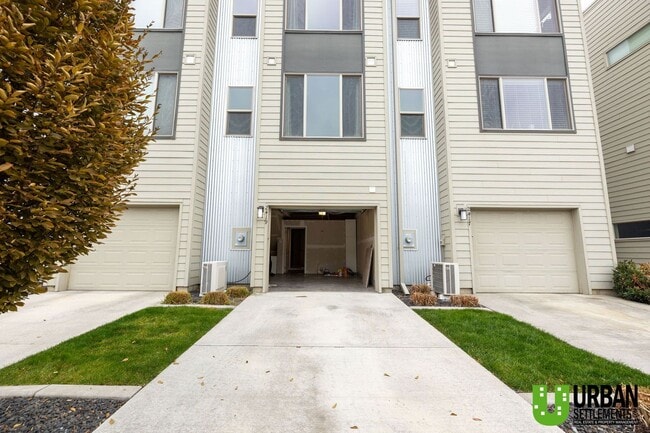 Building Photo - Modern Kendall Yards Townhome – 3 Bed, 2.5 Bath | 1,500 Sq. Ft.