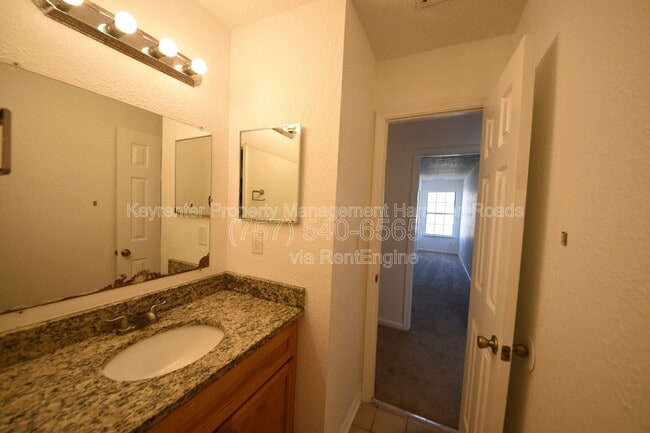 Building Photo - 701 Nottaway Dr