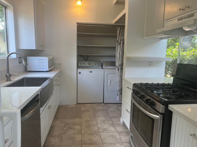 Building Photo - 15 N San Marcos Rd