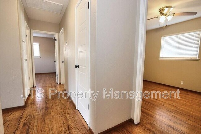 Building Photo - 10624 Chardonay Dr