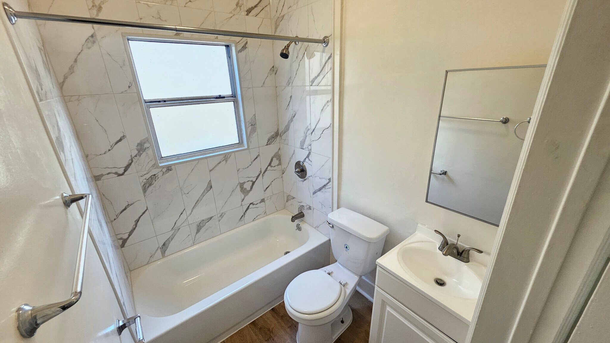 Building Photo - 727 S Coronado St