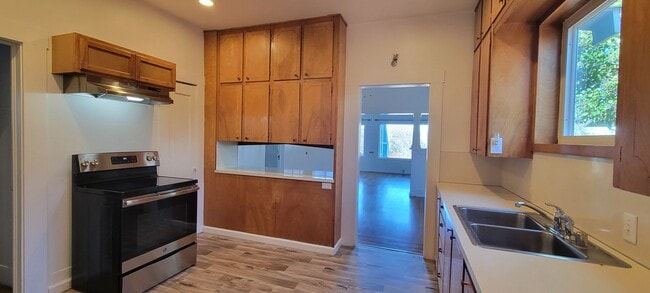 Building Photo - Enjoy The River Breeze On The Front Porch