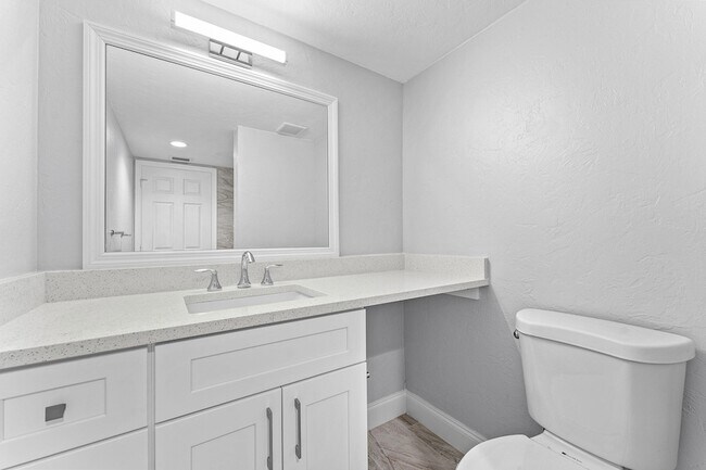 Building Photo - 1866 Fairview Villas Dr