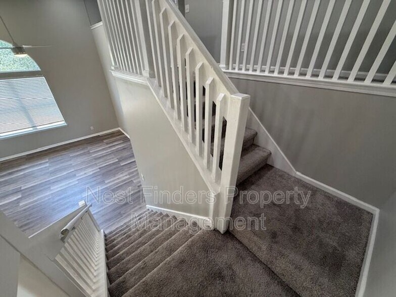 Building Photo - 830 S Lilac Loop