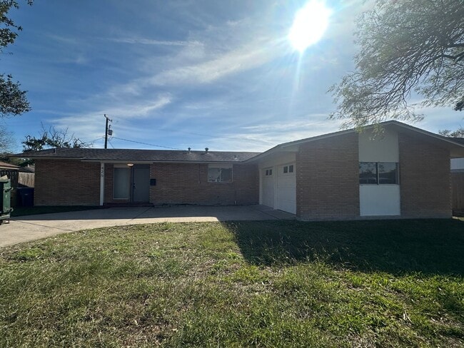 Building Photo - Ready for move in