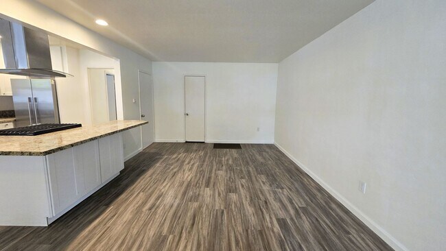 Building Photo - 283NE