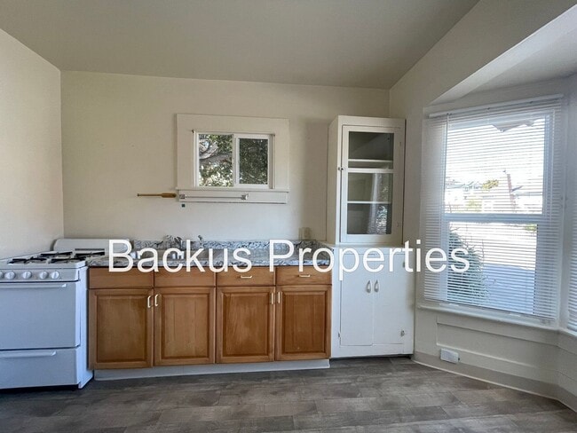 Building Photo - 361 Reeside Ave