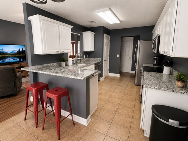 Building Photo - 901 Laurel Hill Cir